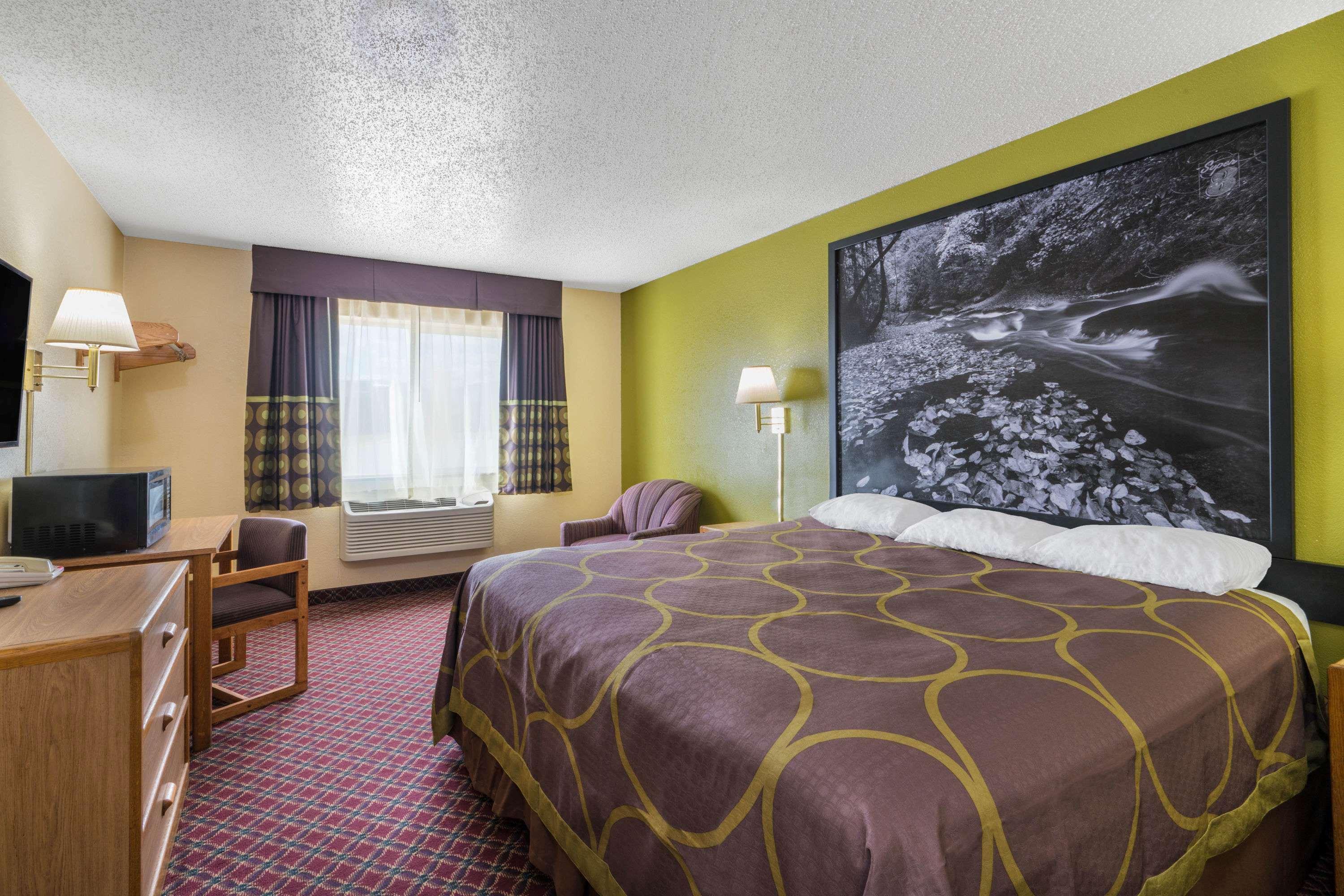 Super 8 By Wyndham Fountain Hotell Eksteriør bilde